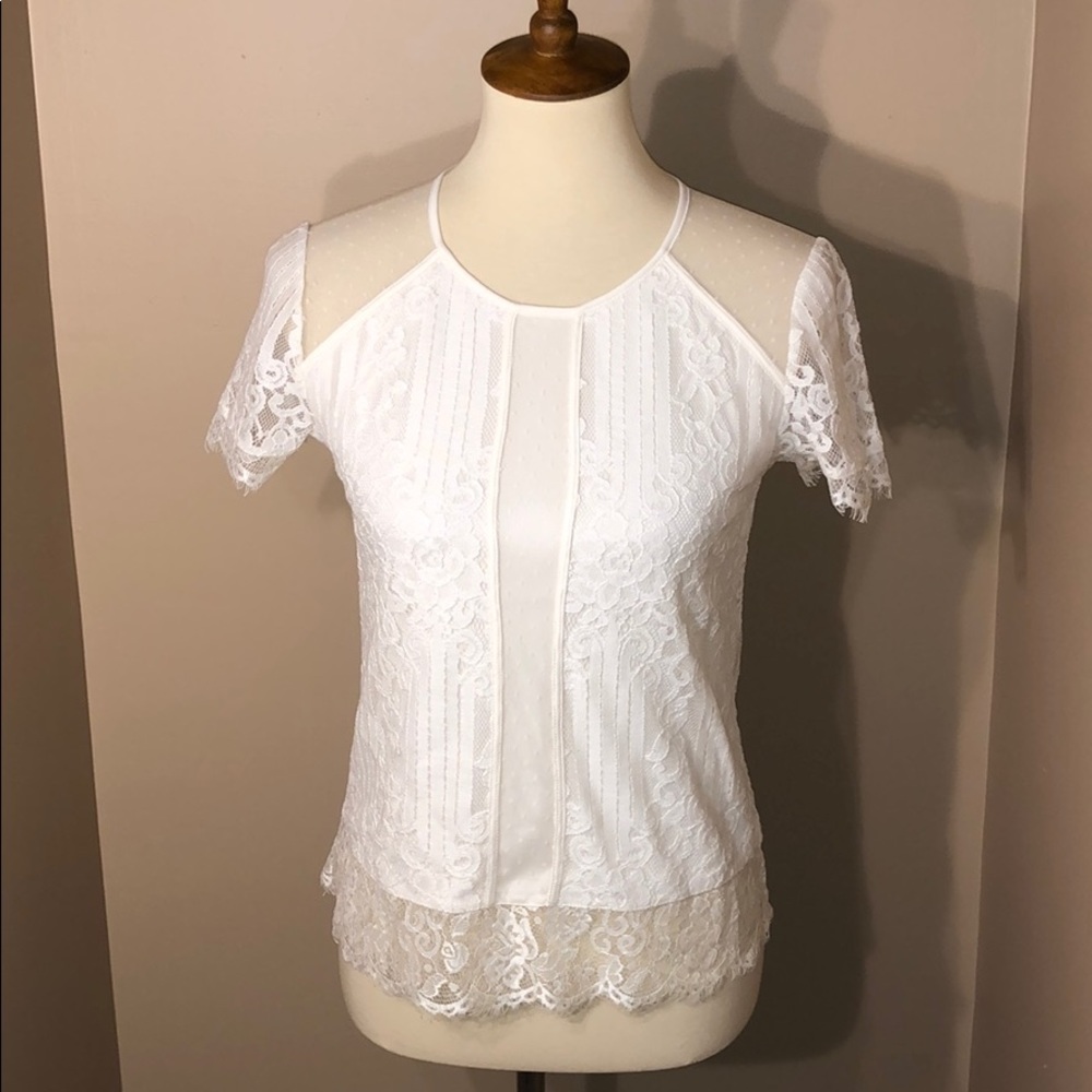 ✨EUC✨ Express Detailed Lace Short Sleeve Tee